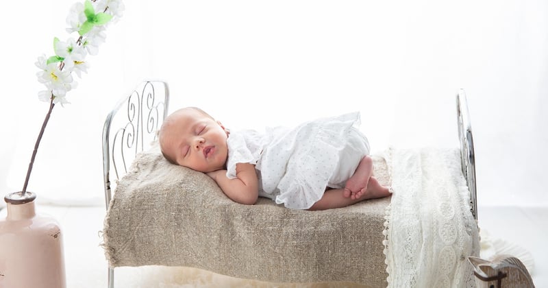 À quel âge bébé peut dormir avec une couverture en toute sécurité