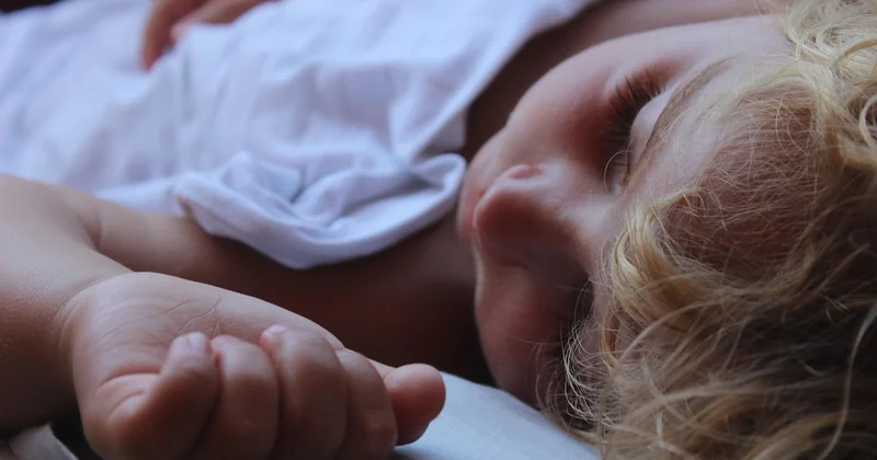 Oreiller, couette, couverture : dans quel ordre ?