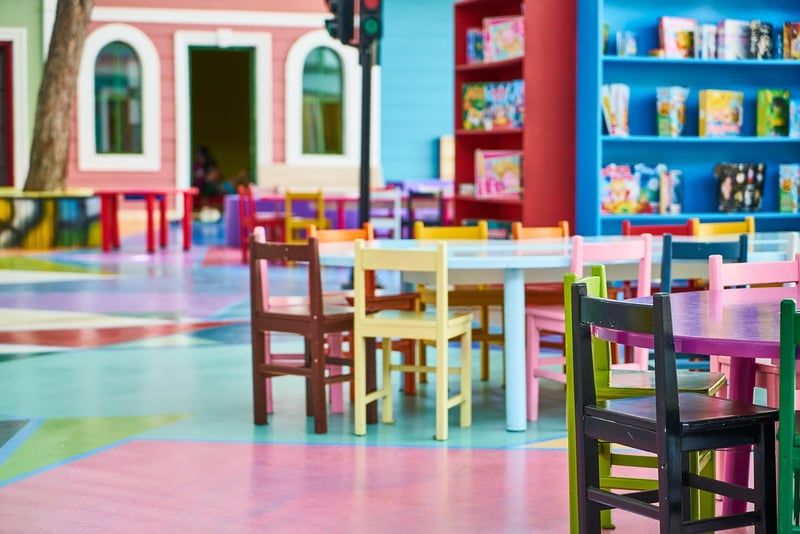 Préparer votre enfant à l'école maternelle : guide complet 2026